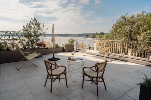 Double-Twin-Room-With-Partial-Lake-View-And-terrace-4